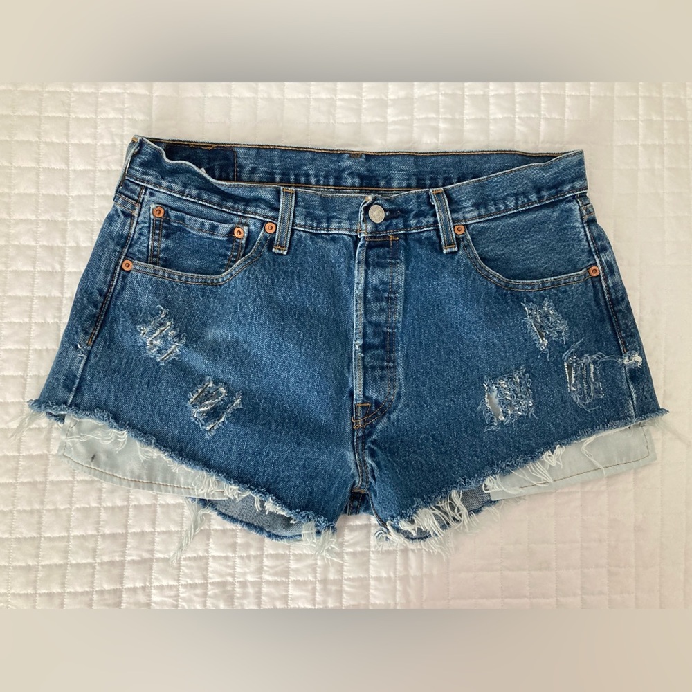 Levi’s 501 Distressed Cut-Off Shorts